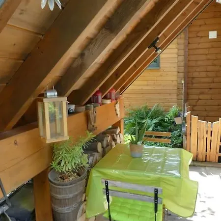 Les Trois Lanternes Apartment *