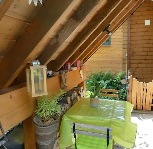 Les Trois Lanternes Apartment *